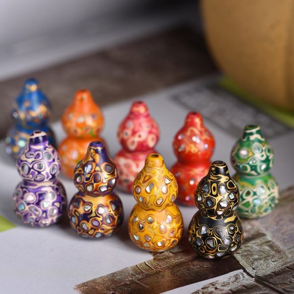 Large lacquer small gourd ornaments, pendants, handle accessories, handicrafts, colored lacquer large lacquer crafts, hand-twisted gourd pendant ornaments