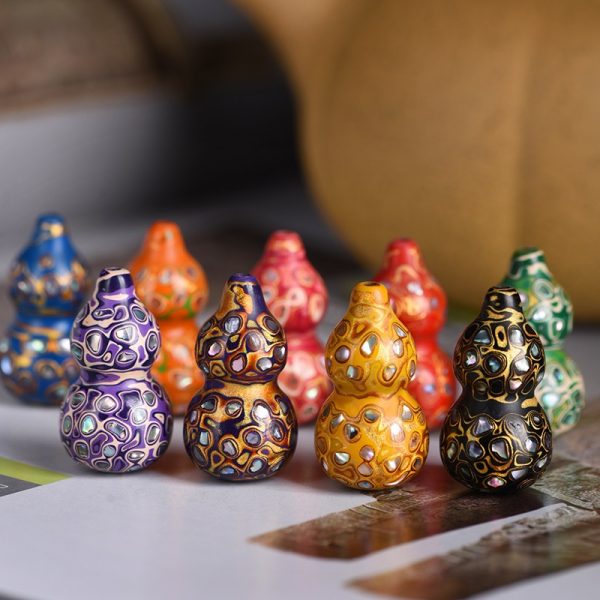 Large lacquer small gourd ornaments, pendants, handle accessories, handicrafts, colored lacquer large lacquer crafts, hand-twisted gourd pendant ornaments