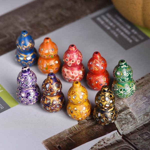Large lacquer small gourd ornaments, pendants, handle accessories, handicrafts, colored lacquer large lacquer crafts, hand-twisted gourd pendant ornaments